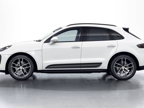 New 2026 Porsche Macan image 2
