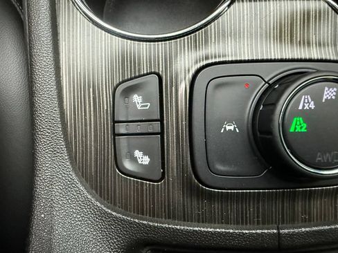 Used 2023 GMC Acadia SLT AWD/4WD image 28