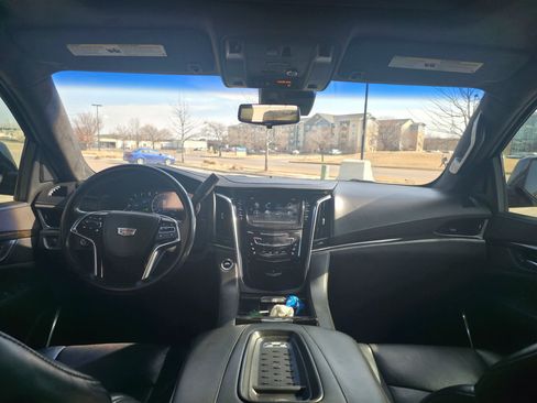 Used 2017 Cadillac Escalade ESV Platinum image 10