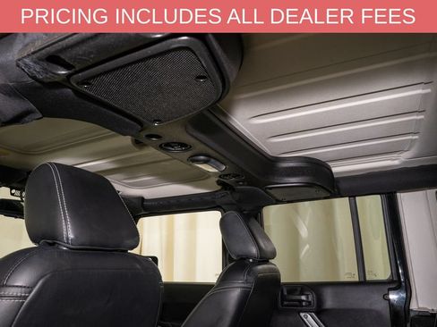 Used 2015 Jeep Wrangler Unlimited Sahara w/ Connectivity Group AWD/4WD image 8