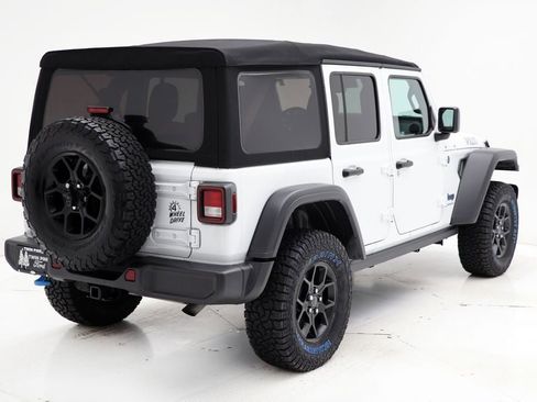 Used 2024 Jeep Wrangler Unlimited image 9