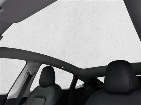 Used 2021 Tesla Model Y Long Range image 15