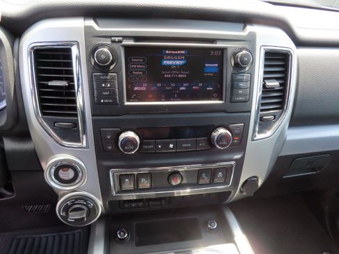Used 2019 Nissan Titan PRO-4X w/ Pro-4x Convenience Package AWD/4WD image 39