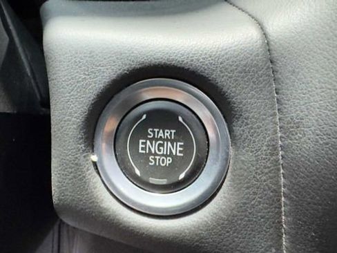 Used 2022 Chevrolet Suburban LT RWD image 27