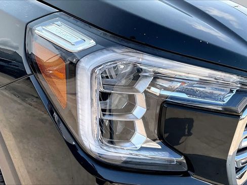 Used 2024 GMC Terrain SLT AWD/4WD image 28