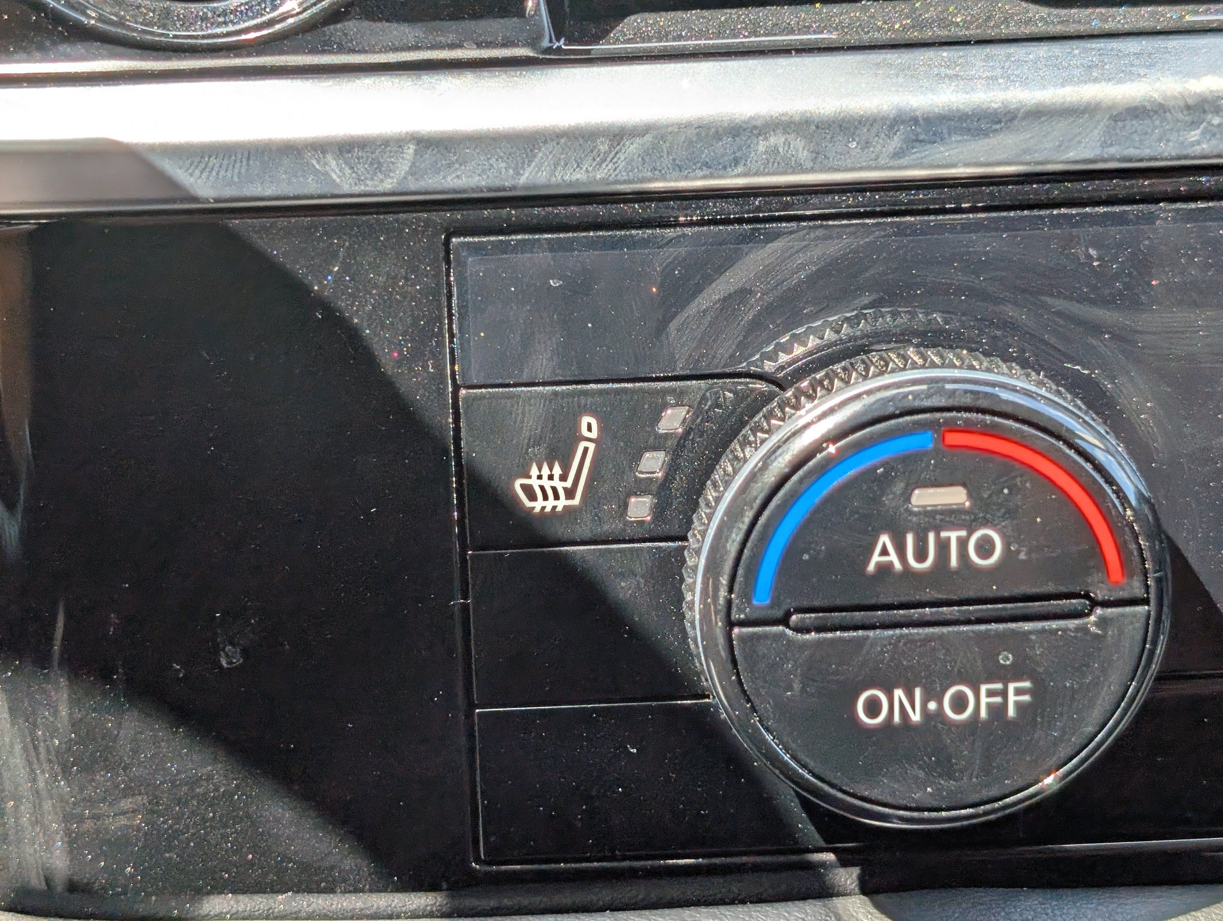 Used 2025 Nissan Pathfinder SL FWD image 33