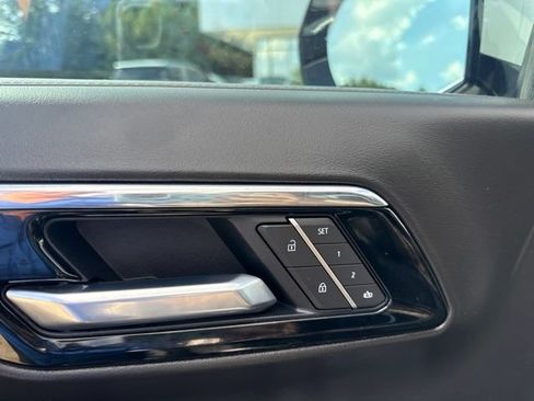 Used 2025 Chevrolet Suburban High Country AWD/4WD image 21