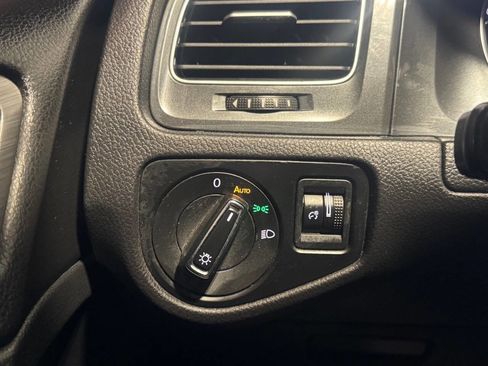 Used 2018 Volkswagen Golf S image 26