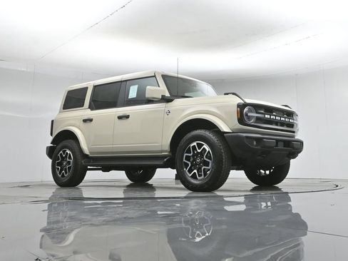 New 2026 Ford Bronco Outer Banks AWD/4WD image 3