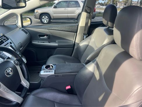 Used 2013 Toyota Prius V Five image 10