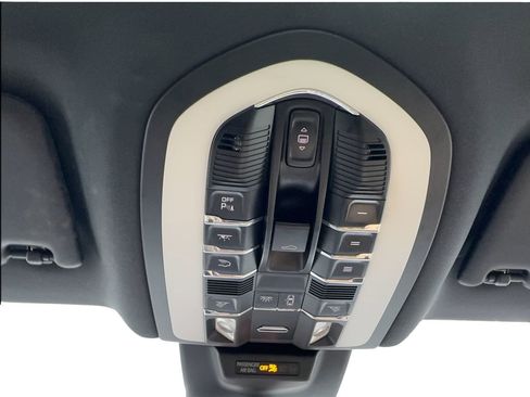 Used 2023 Porsche Macan Turbo AWD/4WD image 41