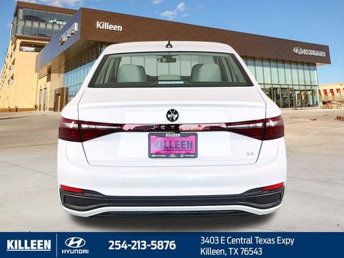 Used 2025 Volkswagen Jetta SE image 6