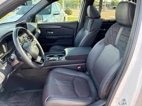 Used 2026 Honda Pilot Black Edition image 5