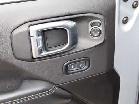 Used 2024 Jeep Wrangler Unlimited Sahara AWD/4WD image 19
