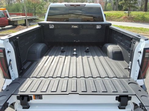 Used 2024 GMC Sierra 2500 AT4 w/ AT4 Preferred Package image 18