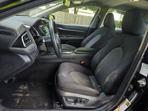 Used 2019 Toyota Camry LE FWD image 23