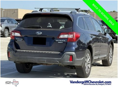 Used 2018 Subaru Outback 3.6R Touring w/ Popular Package #3 AWD/4WD image 4