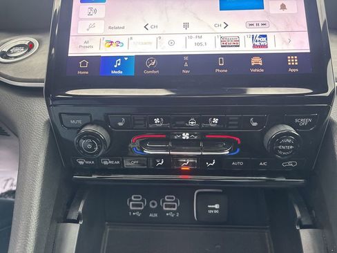 Used 2024 Jeep Grand Cherokee L Limited w/ Luxury Tech Group II image 28