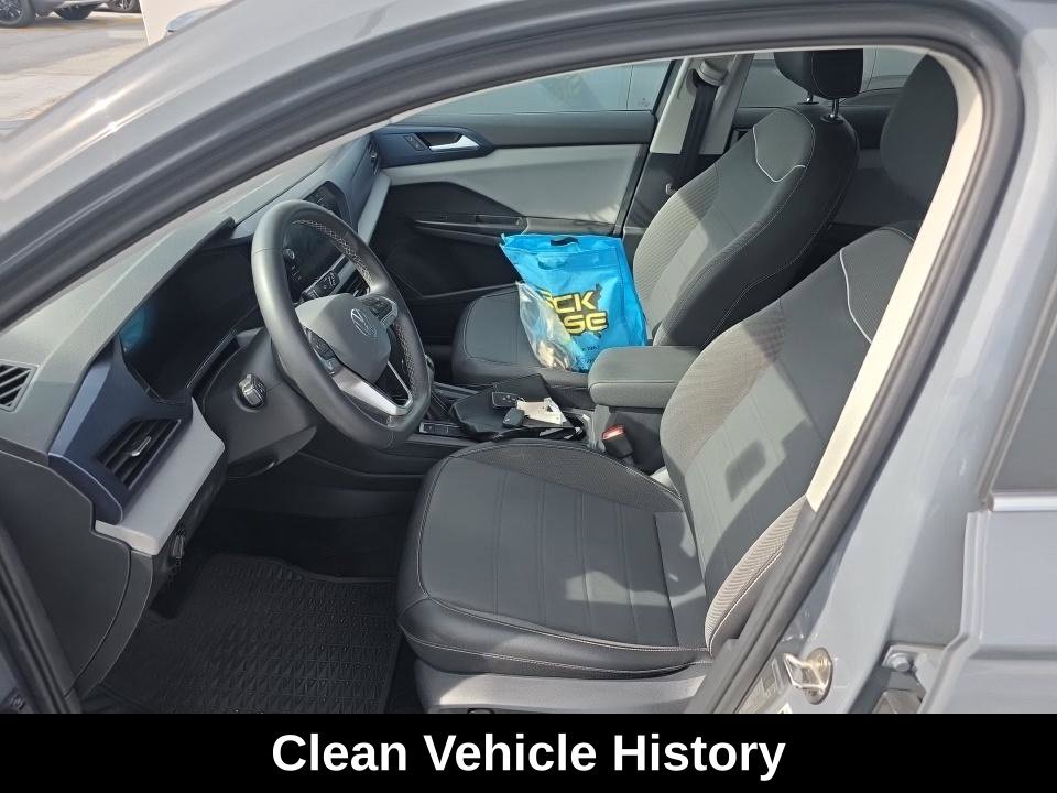 Used 2023 Volkswagen Taos SE w/ Panoramic Sunroof Package FWD image 4