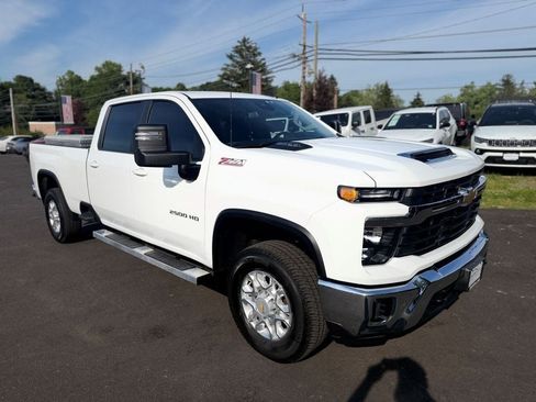 Used 2025 Chevrolet Silverado 2500 LT AWD/4WD image 2