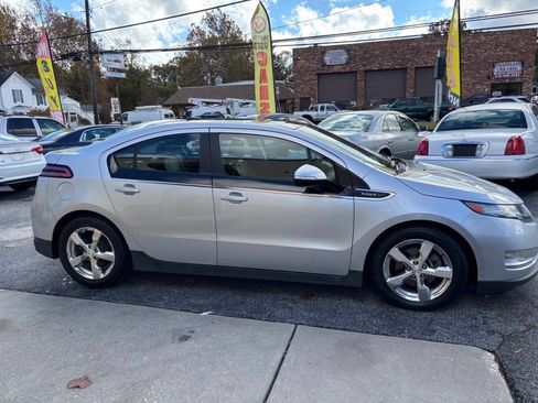 Used 2012 Chevrolet Volt Premium w/ Premium Trim Package image 4