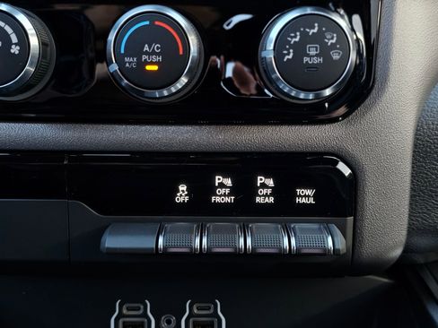 New 2026 RAM 1500 Big Horn AWD/4WD image 13