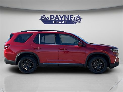 New 2025 Honda Pilot Touring image 7