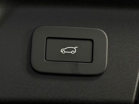 New 2026 Land Rover Range Rover Velar Dynamic SE image 18