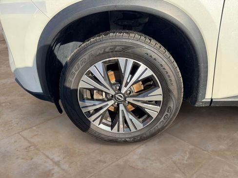 Used 2023 Nissan Rogue SV image 14