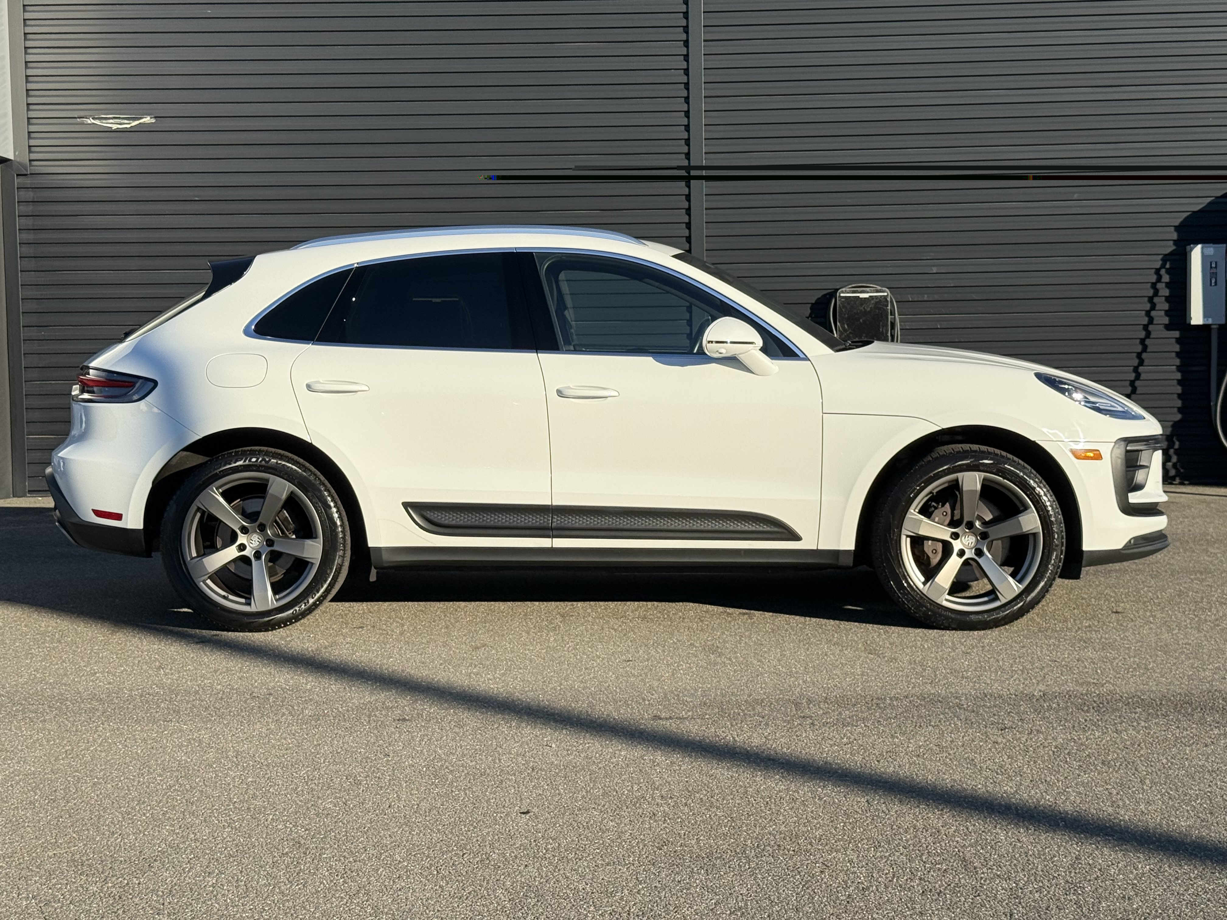 Certified 2023 Porsche Macan AWD/4WD image 11