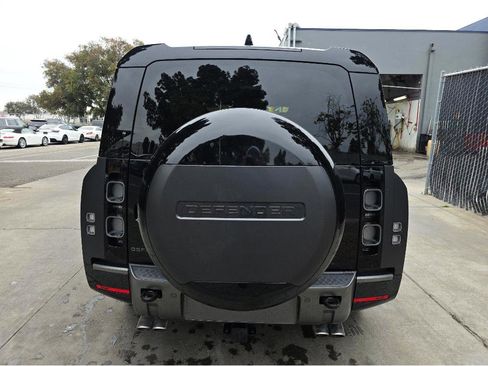 Used 2025 Land Rover Defender 130 V8 AWD/4WD image 5