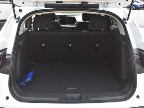 New 2026 Chevrolet Trax LS w/ LS Convenience Package FWD image 16