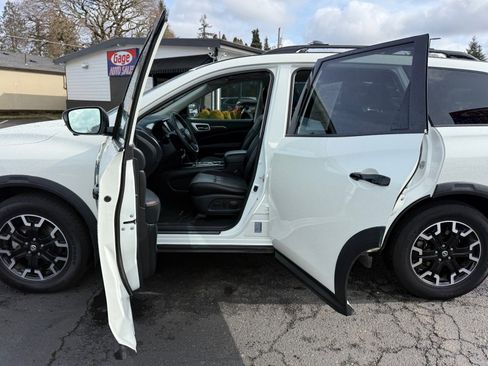 Used 2019 Nissan Pathfinder SL image 24