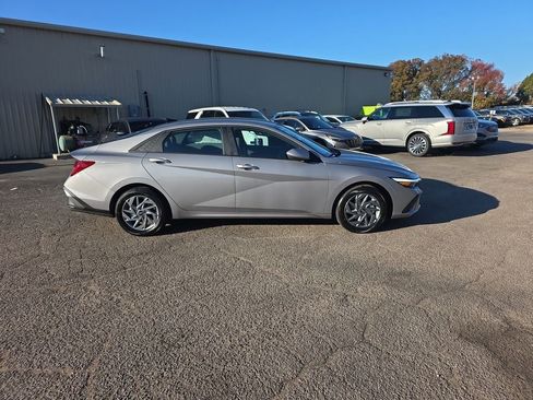 New 2026 Hyundai Elantra Blue image 12