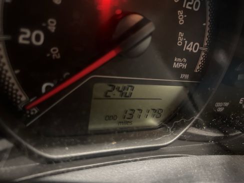 Used 2016 Toyota Yaris L image 10