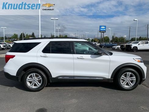 Used 2022 Ford Explorer XLT image 8