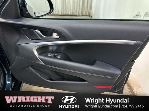 Used 2025 Genesis G70 2.5T AWD/4WD image 17