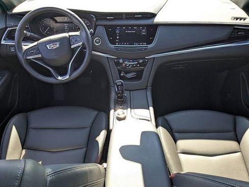 New 2025 Cadillac XT6 Luxury image 18
