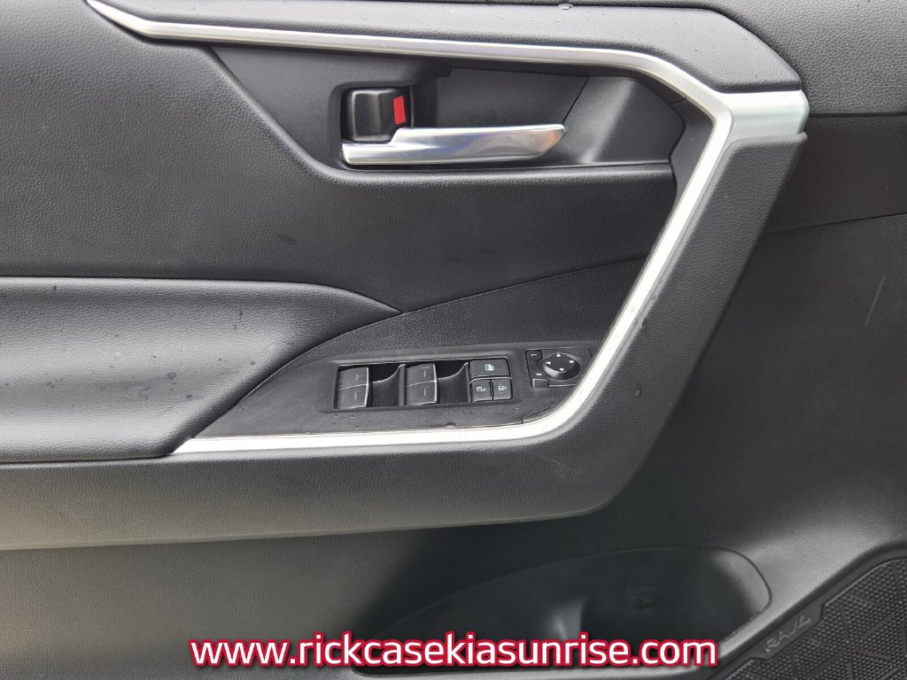Used 2021 Toyota RAV4 XLE FWD image 27