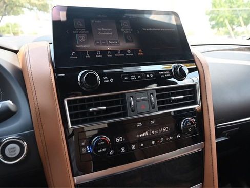 Used 2024 INFINITI QX80 Sensory image 15