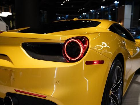 Used 2016 Ferrari 488 GTB RWD image 14
