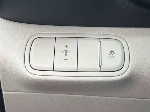 Used 2025 Hyundai Venue SEL image 21