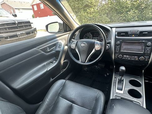 Used 2013 Nissan Altima 2.5 SL w/ Technology Pkg FWD image 8