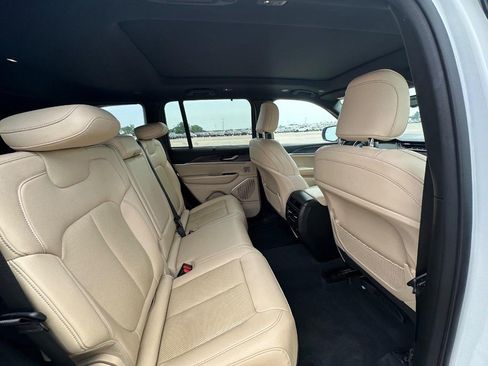 Used 2022 Jeep Grand Cherokee Limited 4xe w/ Luxury Tech Group II AWD/4WD image 17