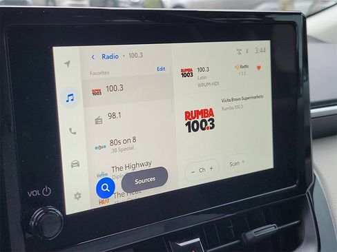 Used 2026 Toyota Corolla Cross LE image 24