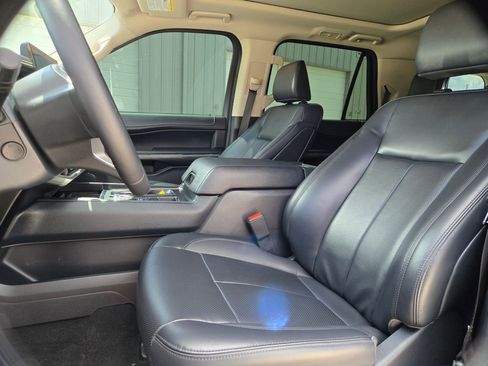 Used 2024 Ford Expedition XLT RWD image 11