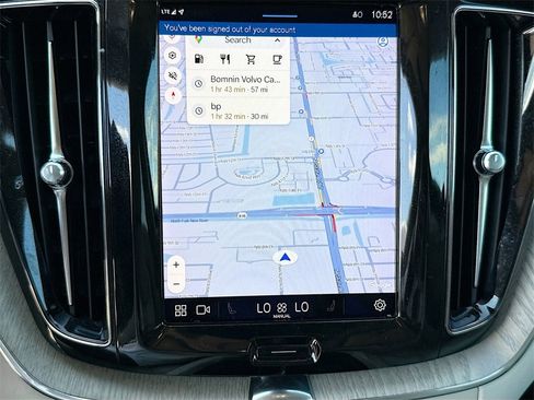 Used 2023 Volvo XC60 B5 Plus image 14