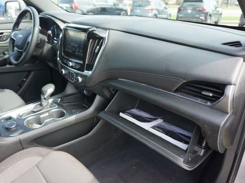 Used 2023 Chevrolet Traverse LT image 20