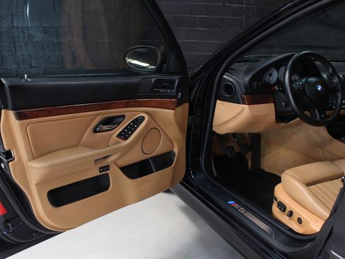 Used 2002 BMW M5 RWD image 33
