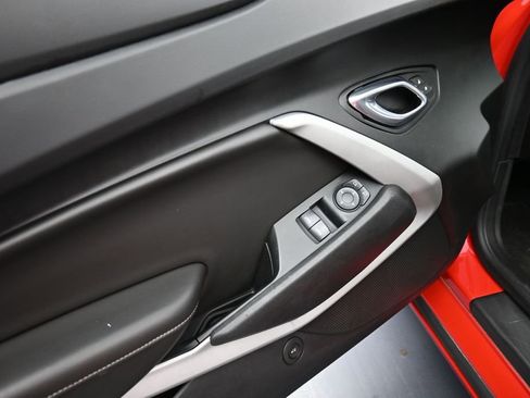Used 2018 Chevrolet Camaro LT RWD image 9